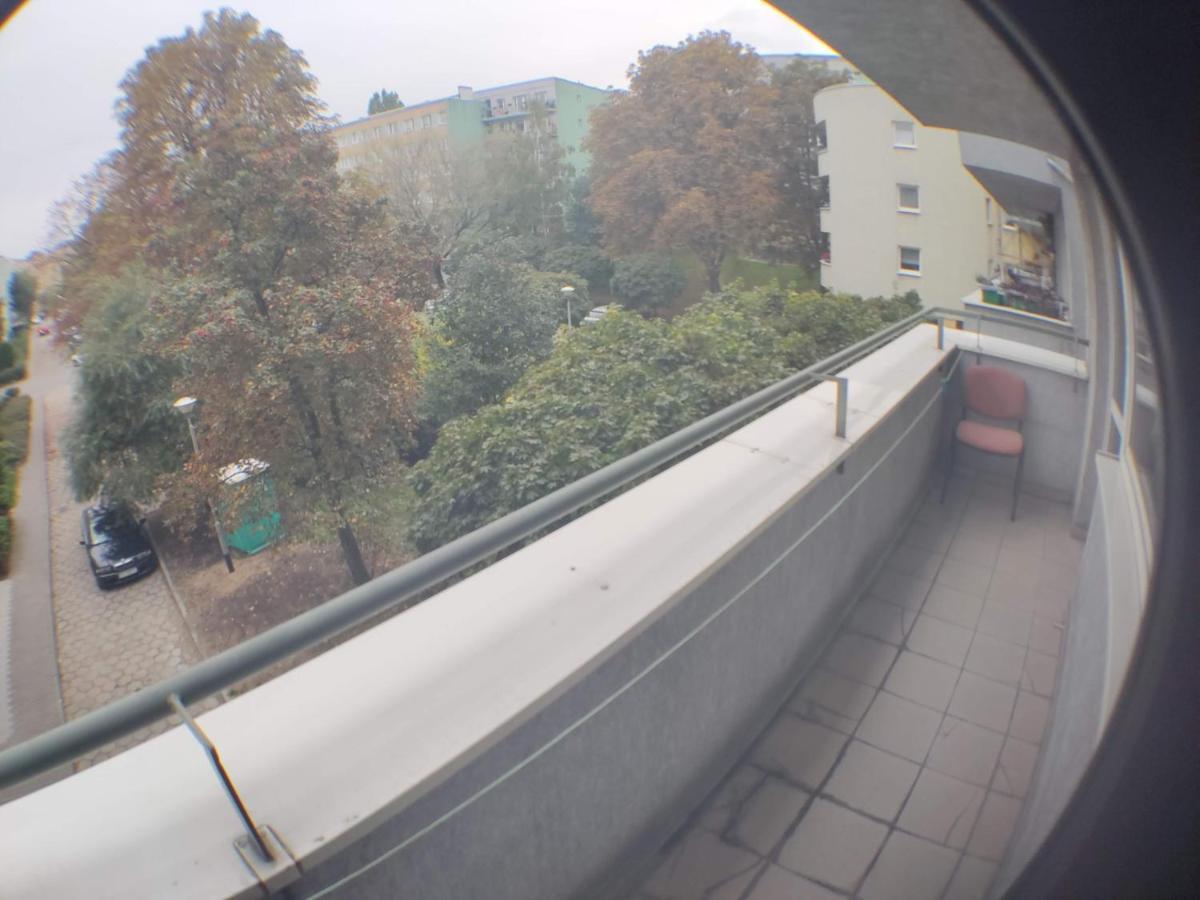 3030 Jana Spychalskiego 32 - Mieszkanie 2 pokojowe - samodzielne zameldowanie - self check in Poznań Zewnętrze zdjęcie